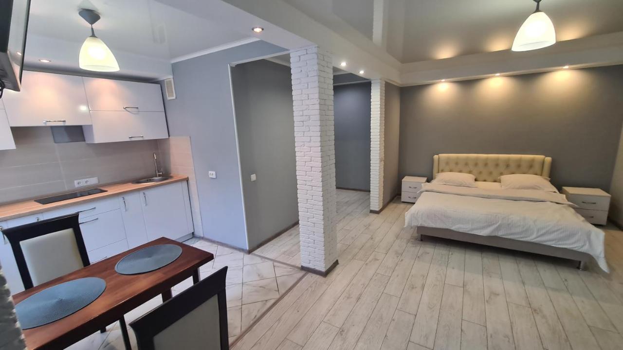 Apartaments On Vulytsia Heroiv Ato 32 Kryvyi Rih Exterior photo