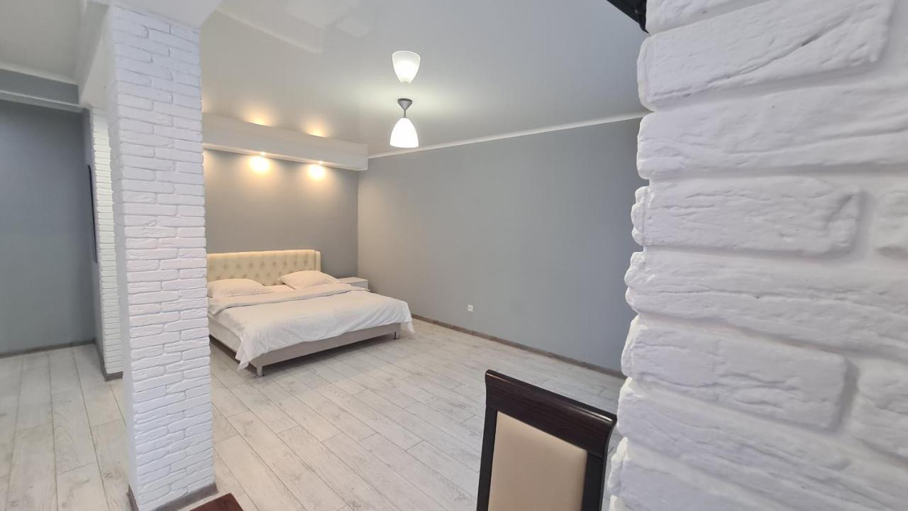 Apartaments On Vulytsia Heroiv Ato 32 Kryvyi Rih Exterior photo