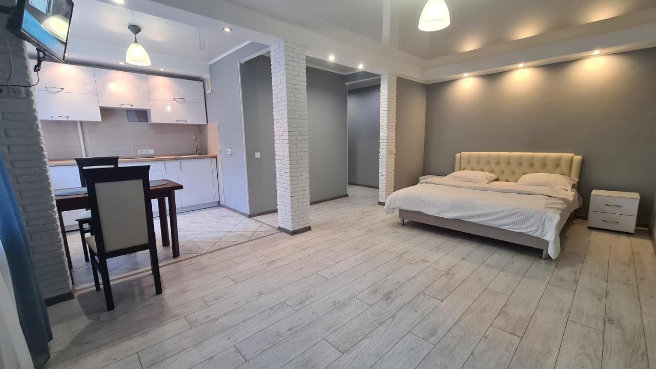 Apartaments On Vulytsia Heroiv Ato 32 Kryvyi Rih Exterior photo