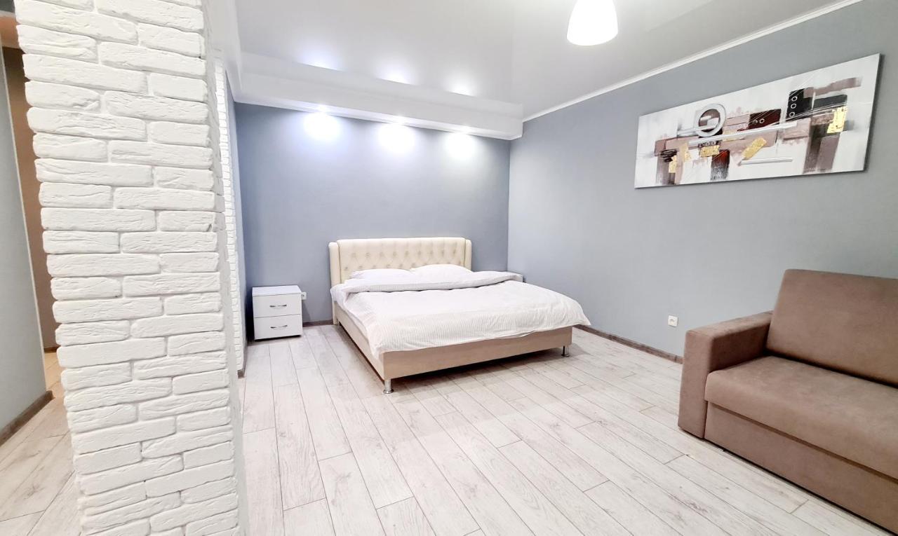 Apartaments On Vulytsia Heroiv Ato 32 Kryvyi Rih Exterior photo